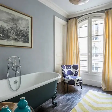 Central Paris, Spacious, Gourmet Kitchen, Historical, Ballroom, Sauna *